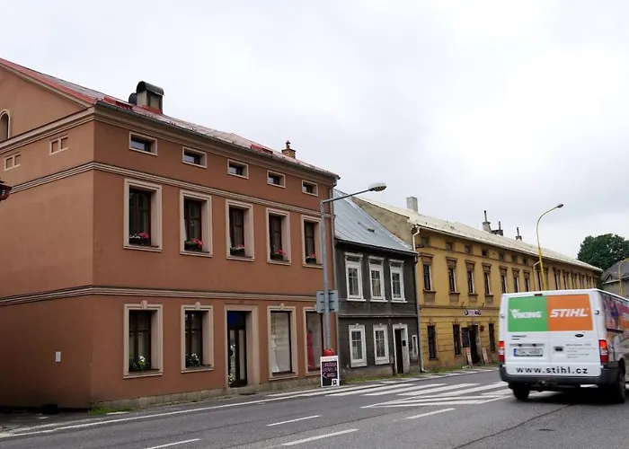 U Salonu Virginia