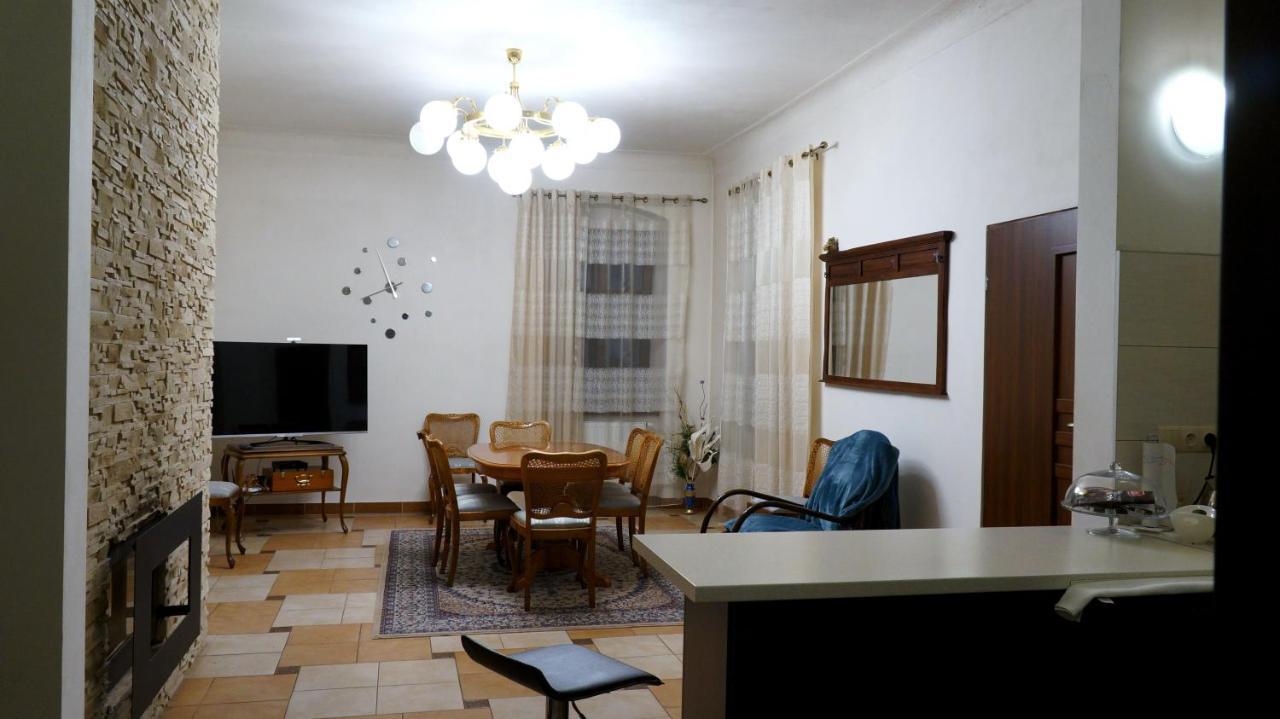 U Salonu Virginia *